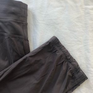 Lululemon cropped jogger